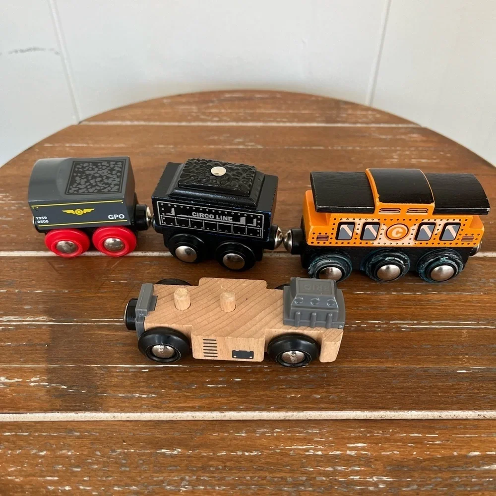 CIRCO TRAIN LOT 4 Replacement  Train pieces.‎ Wooden trains